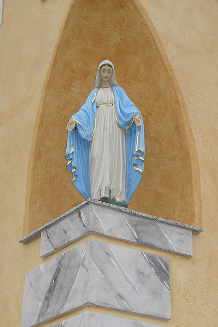 Vergoldung & Fassmalerei - Madonna in Hausfassade