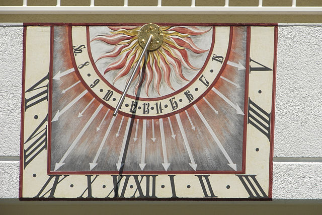 Sonnenuhr - Gestaltung - Balkonbrüstung